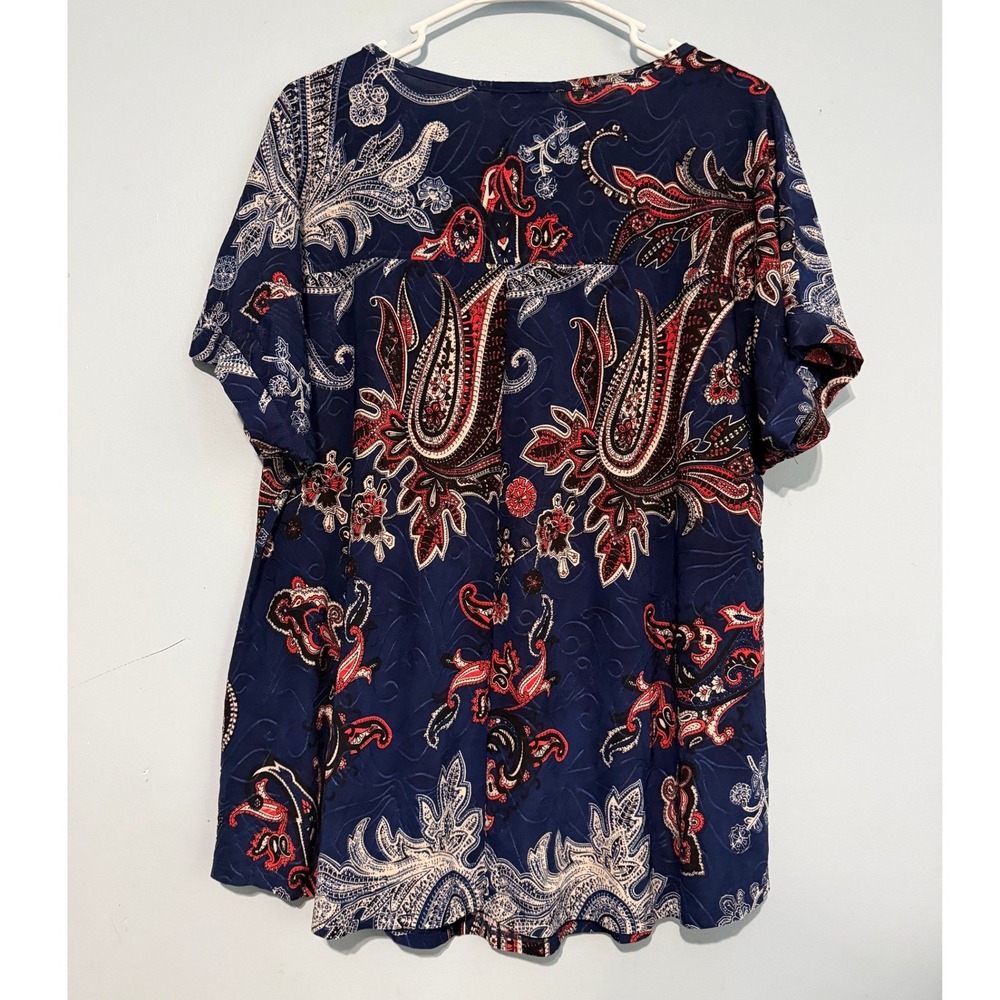 Cocomo Woman's 1X Navy Blue Red Paisley Henley Blouse Short Sleeve Top 1721 - Picture 2 of 3